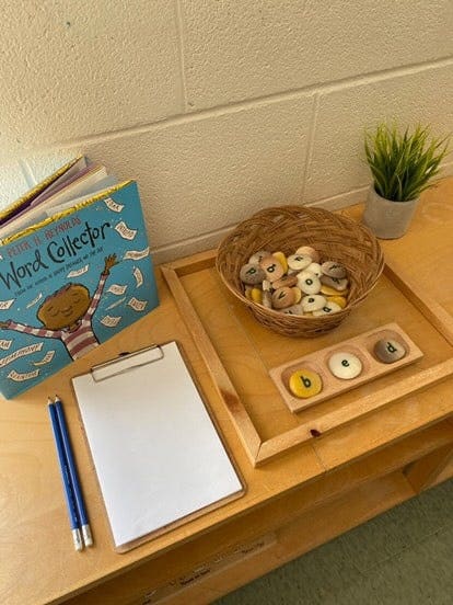 3 Pebble Word Building Tray
