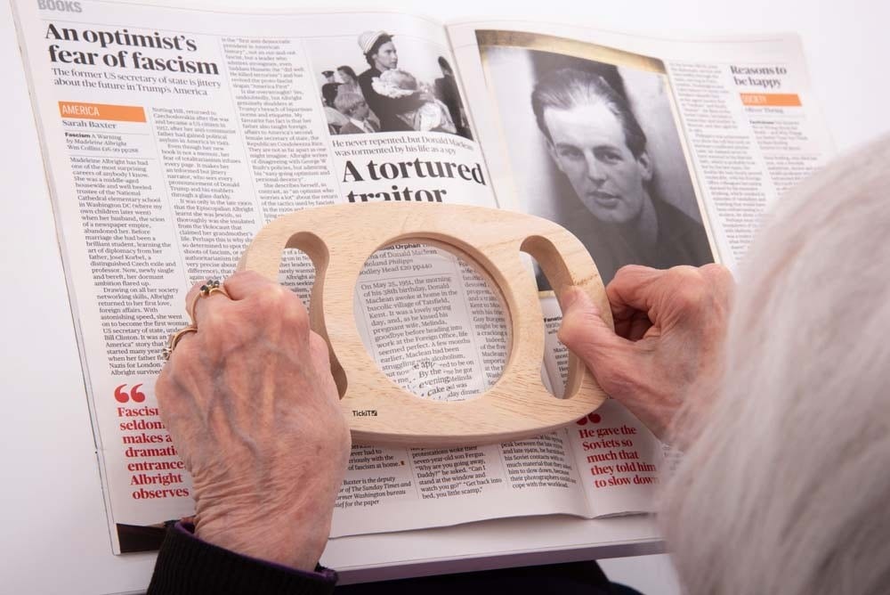 Easy Hold Magnifier
