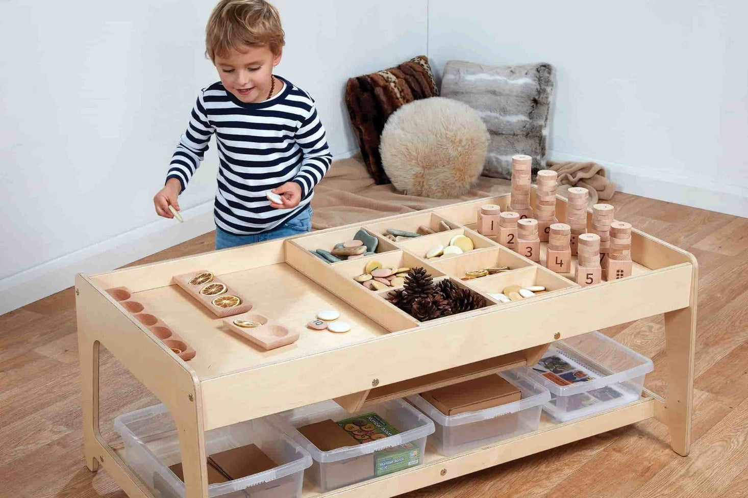 Investigative Play Table with 4 Clear Shallow Buckets