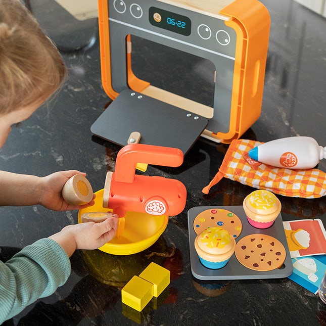 Pretendables Bakery by Fat Brain Toys
