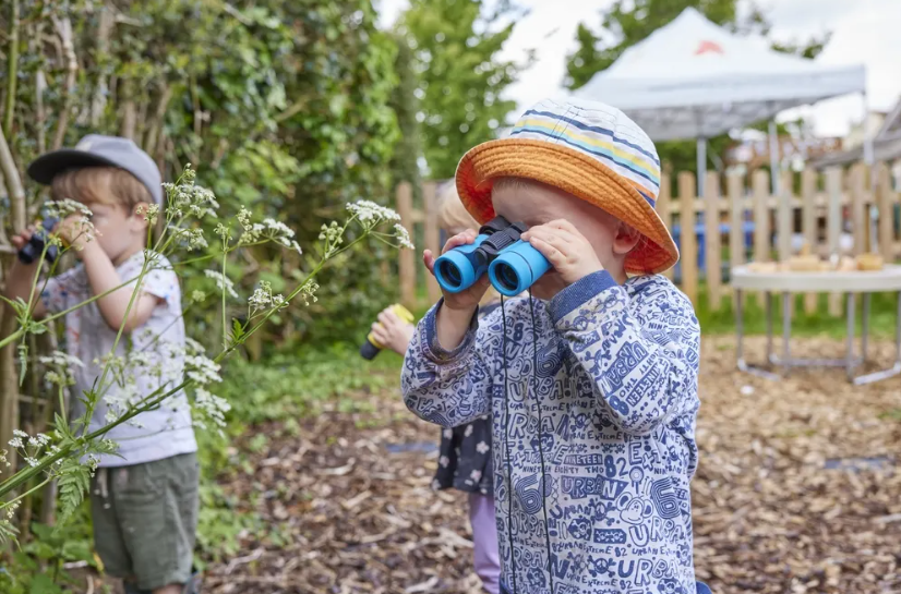 Binoculars 10 pk