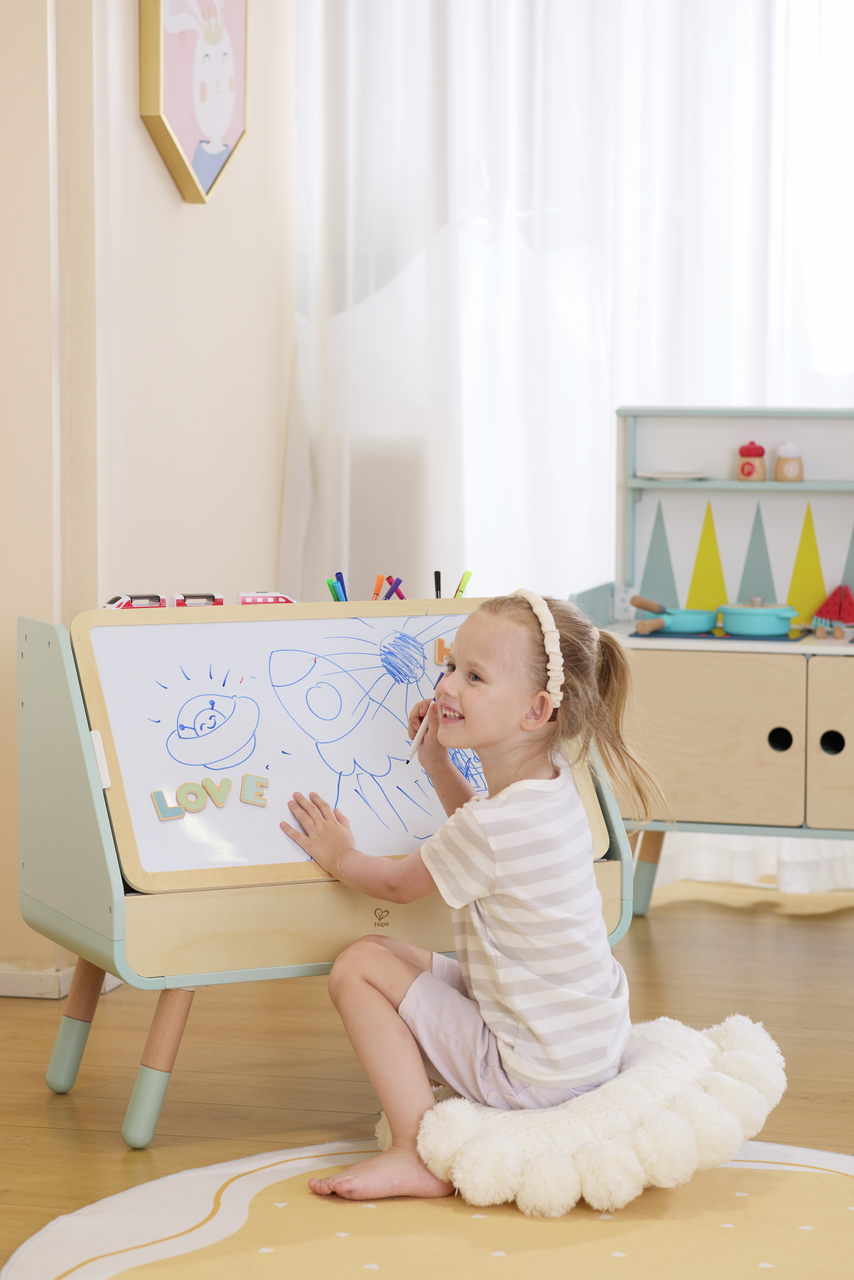 Read & Draw Sling Bookshelf by Hape