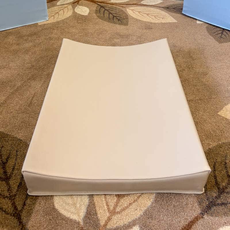 Changing Mat Curved Grey L 27 1/2 - W 19 3/4-2to4 Thick