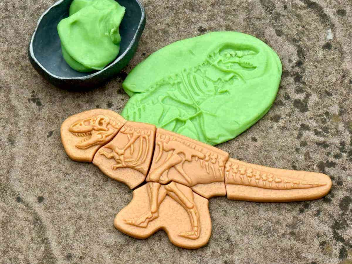 Dig and Discover Ankylosaurus & Tyrannosaurus Rex