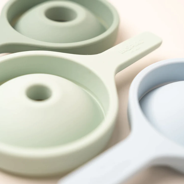 Funnels green/blue for PlayTRAY