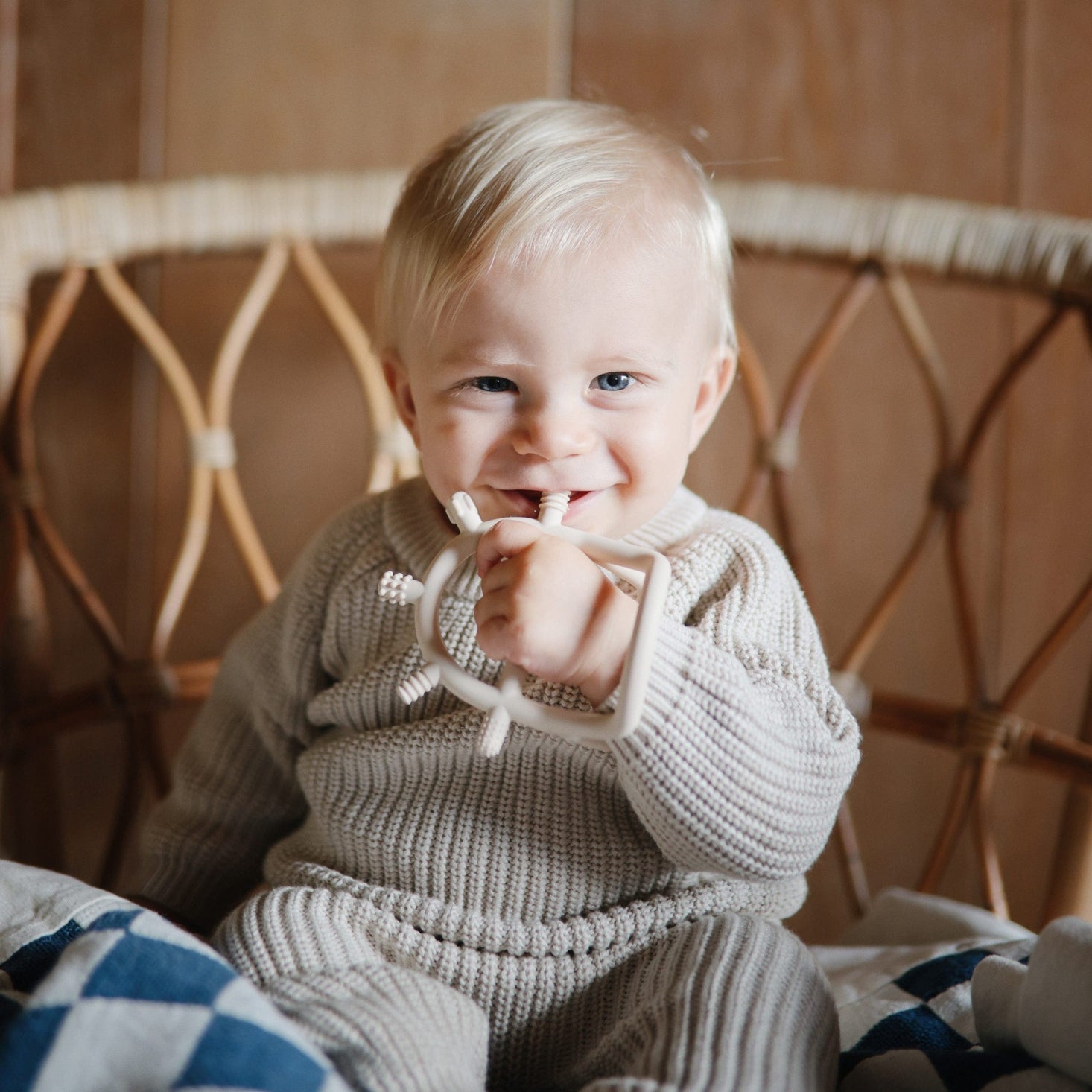 No-Drop Sensory Teether Shifting Sand