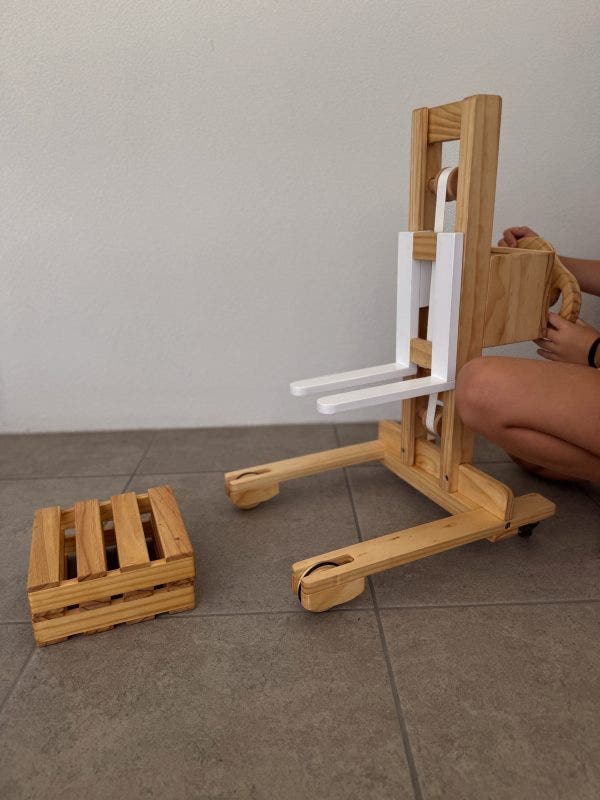 Wooden Forklift & Pallets